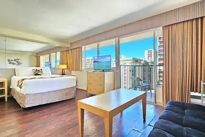 15e étage - Coeur de Waikiki avec balcon pour 4 personnes