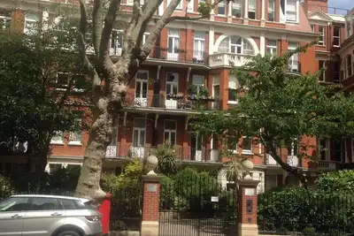 Image de Elégant Gated Mansion Apartment Kensington Olympia - tube 5 minutes à pied Central