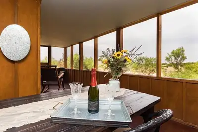 Image de Repos au Canyon de Palo Duro. Cabane rustique sur 6. 5 acres isolée. Animaux acceptés.