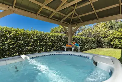 Image de 5 chambres à coucher, 4 salles de bain, grande salle de bains avec table de ping-pong et jacuzzi