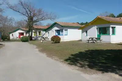 Image de 6 Personnes Dans Une Residence Pietonne et Piscines
