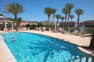 Image de Superbe maison de vacances avec une vue sur le lac près de Disney - A Must Stay!