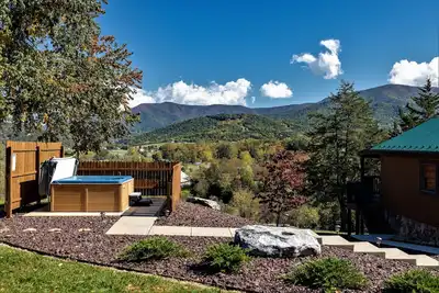Image de Hawksbill Retreat Cabin 8 Hot Tub Mountain View Belle 45 acres près de Luray Va