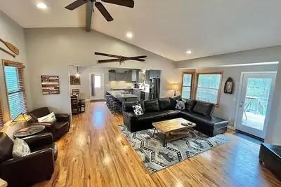 Image de Magnifique Récent Lemon Lodge 1/2 Mile De Crystal Mtn. Resort avec Central A / C!