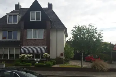 Image de Spacieuse maison jumelée / maison familiale à Middelburg près du centre et des plages