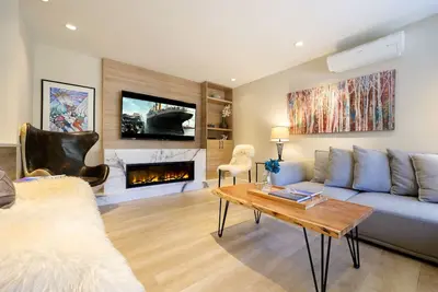 Image de Meilleure localisation du lotissement urbain Whistler Village @ Base de la télécabine Nouveau 4 Bdrm Ski-On / Ski-Off