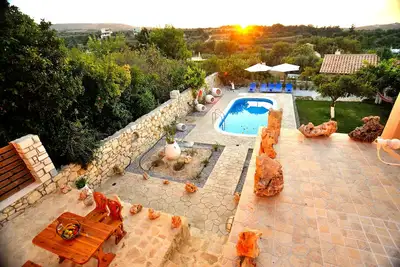Image de Confidentialité et vue exceptionnelle! Pithari Villa.