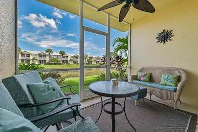 Image de Condo au premier étage - Vues sur le lac - Garage - Belle communauté Villagio!