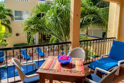Image de Grande, très populaire, appartement spacieux avec cuisine et balcon privé ombragé