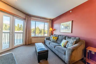 Image de Vue Ultime sur les Pistes de Ski, Étage Supérieur, Juniper Springs Lodge! Ski-in Ski-out Condo