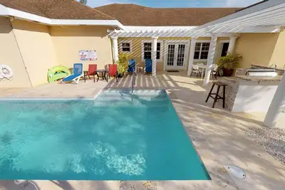 Image de Savhaven - 4 chambres, 4 salles de bain avec piscine, pour 8 personnes (Ă 2 minutes de la plage Spotts)