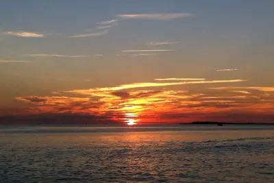 Image de À quelques pas de la plage! Zone adaptée aux bateaux / remorques.