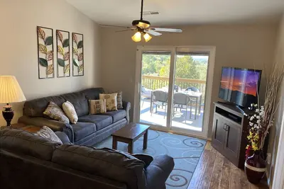 Image de Superbes vues au dernier étage; Récemment mis à jour. . . réservez votre escapade aujourd'hui!