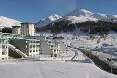 Image de appartement dans un appartement de l'hôtel avec toutes les commodités