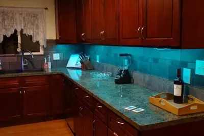 Image de Superbe maison rénovée, 1 acre en ville, quartier calme, proche commerces