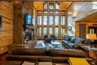 Image de Nouveau! 5 chambres, 3. 5 salle de bain avec loft, bain à remous et cuisine extérieure