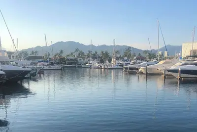 Image de Vues Spectaculaires - ÉNORME Pont Surplombant Marina Boardwalk, Water & Mountain View