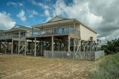 Image de Reel Nice: 2e rang Gem, vue sur la plage depuis le balcon!