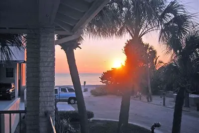 Image de Promotions Du Printemps Et ÉCONOMISER $, Mile Plage PRIVÉE, Chaises, Wifi, Pass John Vown 2 Min