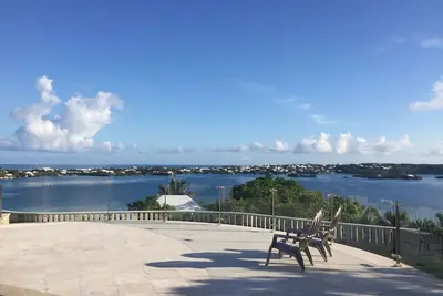 Image de Cottage Dreamscape avec vue sur la mer, mises Ă jour modernes et chargeur Twizy