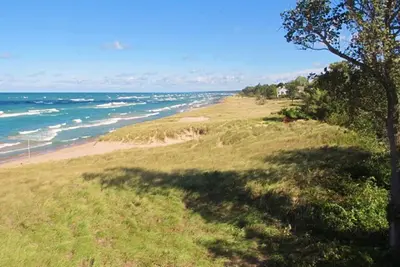 Image de Asher's Lake Michigan Premier 2br Beachfront Lake Facing Condo-Monthly Rentals