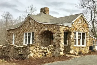 Image de Charmant chalet du début des années 1900, récemment rénové, bain à remous, foyer