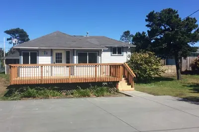 Image de Nouveau! Trois chambres à coucher plus Den, maison lumineuse au bord de mer, à 1, 5 pâté de maisons de la plage