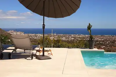 Nouveau Villa spectaculaire avec une vue imprenable