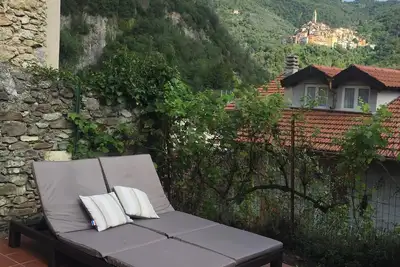 Image de Villa avec beaucoup d'espace extérieur ensoleillé et des vues incroyables