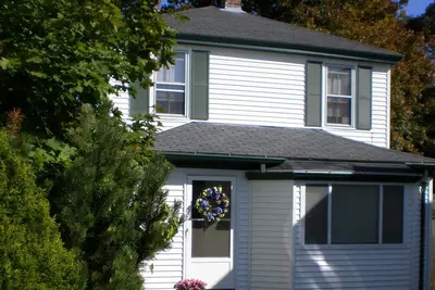 Image de Entièrement restauré Blue Rose Cottage au coeur de Bar Harbor Village!