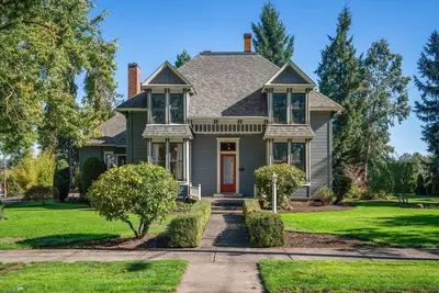 Image de Domaine victorien historique au cœur de la région viticole de la vallée de Willamette