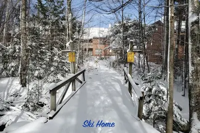 Image de Ski home to a renovated cozy 1br condo w/fireplace & hot tub at Trail Creek!