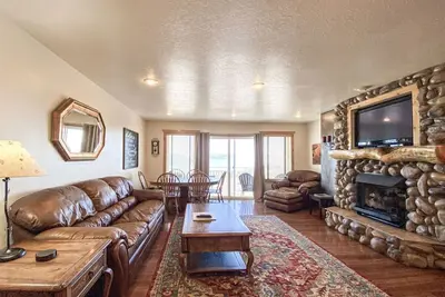 Image de 874 # 4, 3 chambres, 2. 5 salles de bain, Condo Rustic Lake View