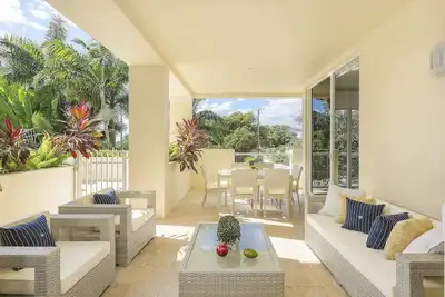Image de Condo w / grande terrasse au niveau de la piscine. Marcher À La Plage