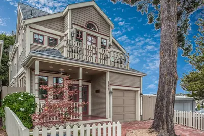 Image de 3703 La Gloria Cottage-by-the-Sea ~ Marchez jusqu'à la plage et le centre-ville!