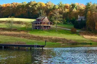 Image de Brand New Lake Side Cabin - Vues - Jacuzzi - Accès à la rivière à proximité