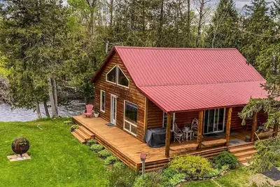 Image de Calme et confortable Log Cabin, les étapes de la rivière dans Belle Wisconsin Nord!