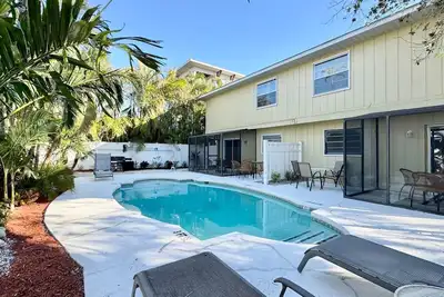 Image de Rénové Siesta Key Location de vacances W / Piscine chauffée Courte distance de la plage