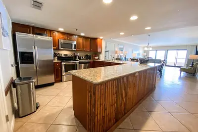 Image de \"Breakers East 805\" ~ Gulf Front 2br / 2ba ~ Condo remodelé ~ Vue spectaculaire! !