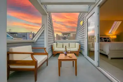 Image de Maison confortable située au coeur de la vie de plage classique du sud de la Californie