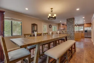 Image de Près du centre-ville, barbecue, bain à remous, 4 chambres Tahoe home (Sl145)