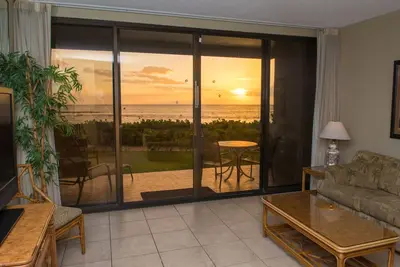 Image de Propriété privée en bord de mer avec équipements de villégiature.