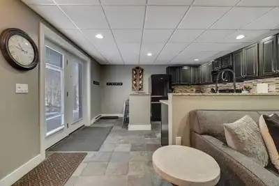 Image de 2br Slopeside Disciples Village Condo - Superbe Ski In / Ski Out sur Boyneland!
