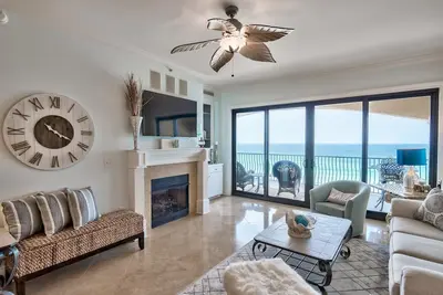 Image de Unité de condo de luxe au dernier étage du golfe 402! Récemment rénové!