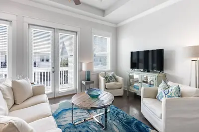 Image de Prominence Condo, piscine communautaire, près du centre, 2 vélos!