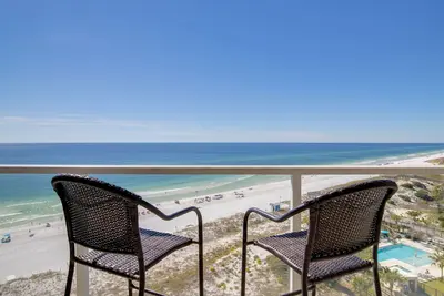 Image de Eau émeraude éblouissante et sable blanc vus du balcon, 2 chambres au prix de 1