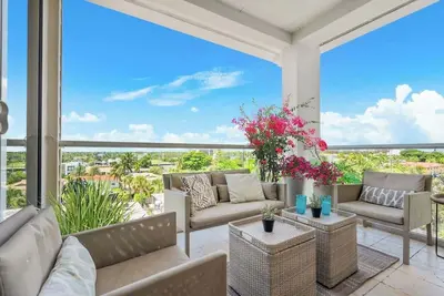 Image de Top Review - Penthouse moderne et relaxant - 3 minutes Ă pied de la plage