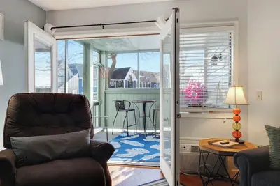 Image de Handicap Accessible avec charme et luxe au centre-ville de Charlevoix!