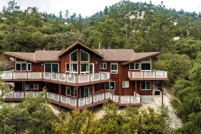 Image de The Pinnacle: Luxury Home w / Stunning Views, Spa & Ping-Pong Table, sleeps 16