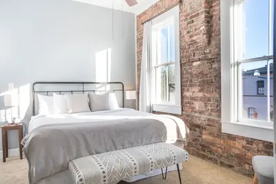 Image de Restez avec Lucky Savannah: appartement urbain à quelques minutes de River Street!